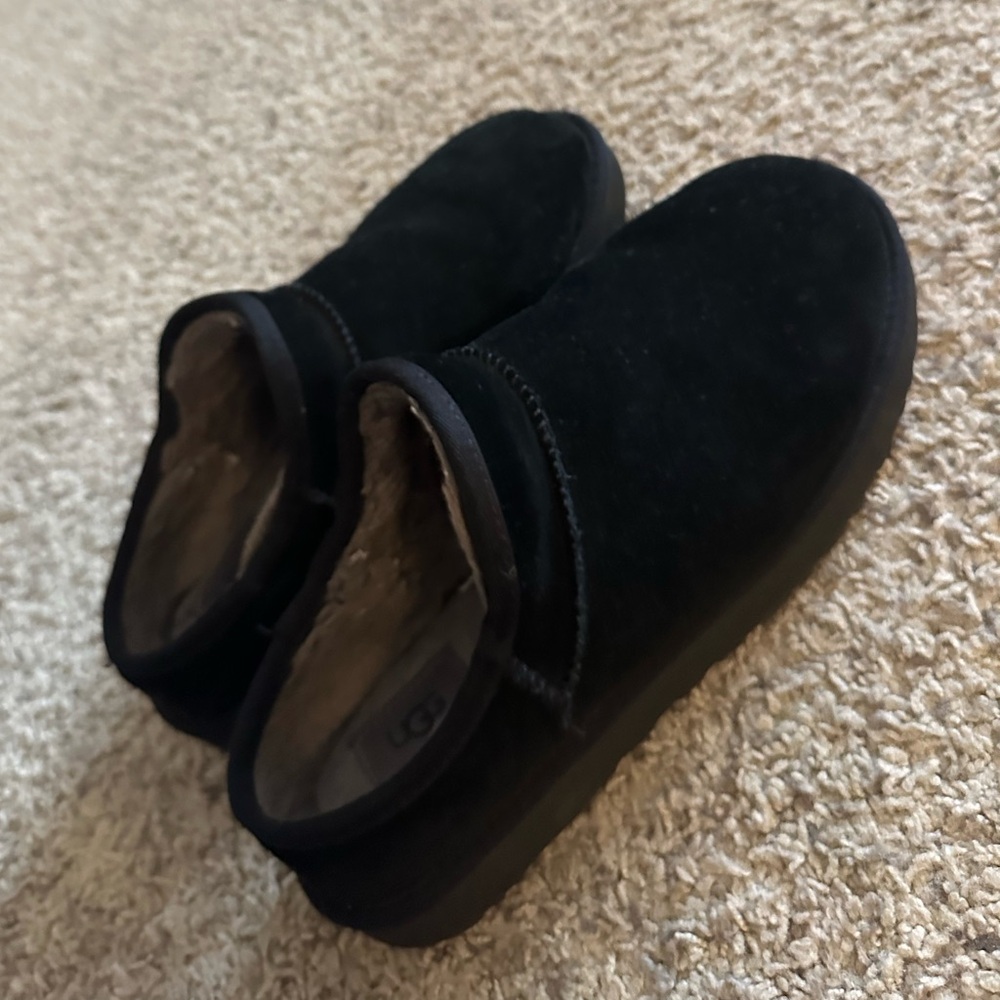 UGG® Black Classic Slipper (Women size 11)